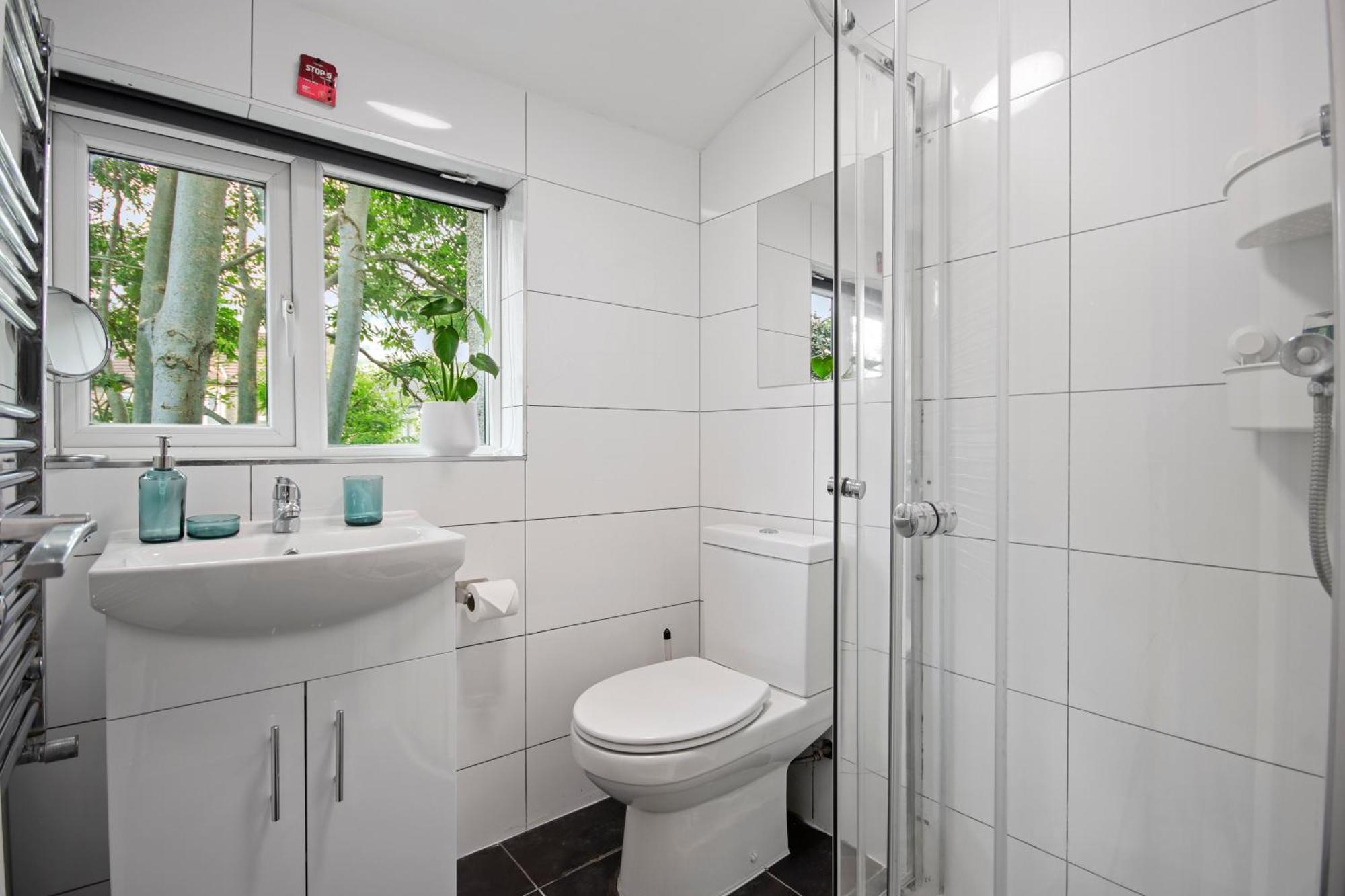 Modern 2 Bed East London Home By Rebby Properties Sleeps 5 Near Canning Town Station Esterno foto